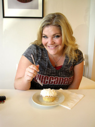 Jenni Reilly eating a cupcake